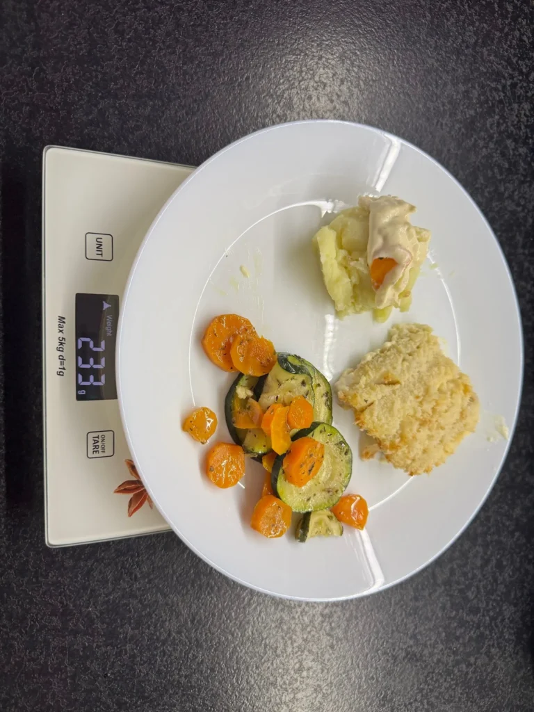 Obiad 5PD: miruna w migdałach z puree i warzywami na wadze, 233 g