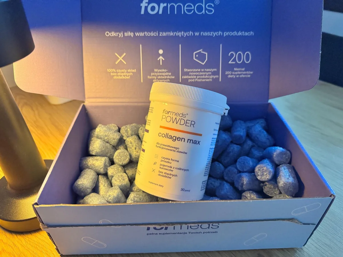 Powder Collagen Max w papierowym pudełku wysyłkowym ForMeds