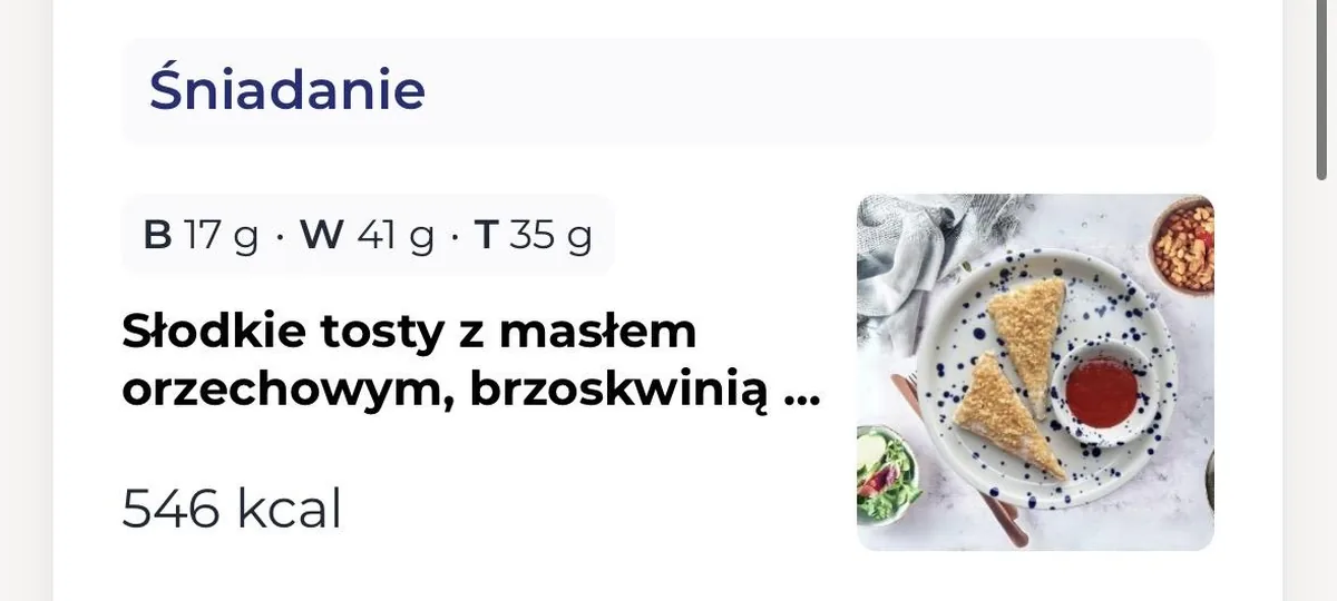 Karta dania w aplikacji MójCatering: słodkie tosty z masłem orzechowym i brzoskwinią, 546 kcal