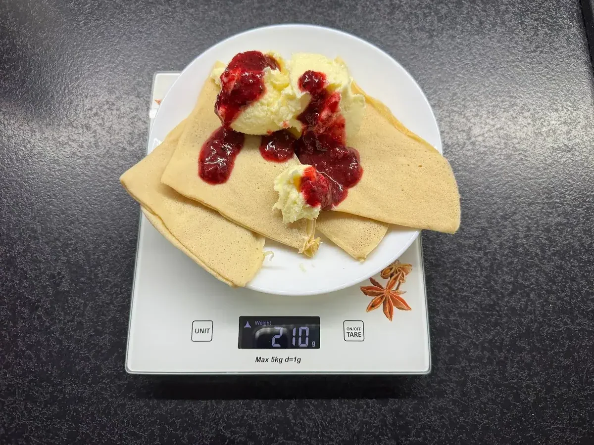 Śniadanie MójCatering na wadze kuchennej: 210 g, dzień testowy