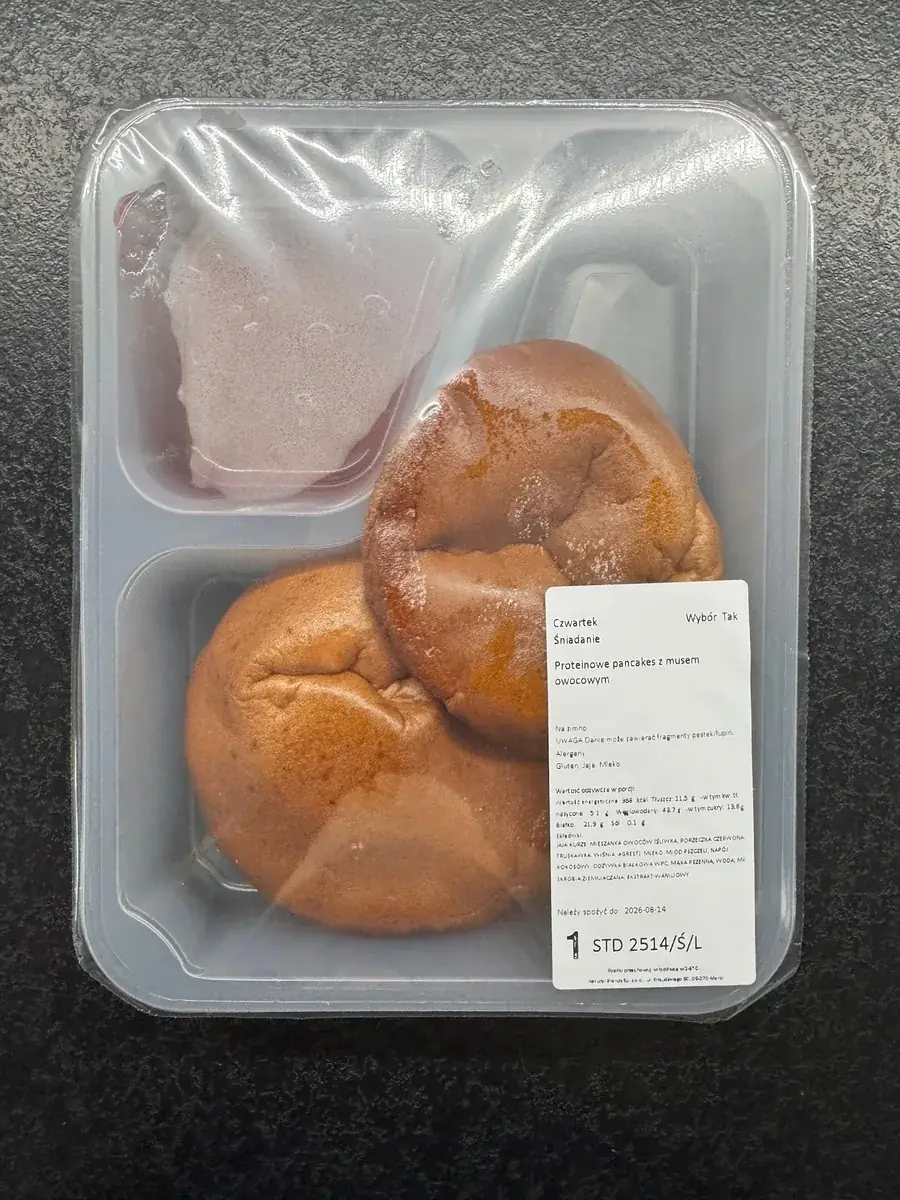 Śniadanie MójCatering w pojemniku przed odgrzaniem