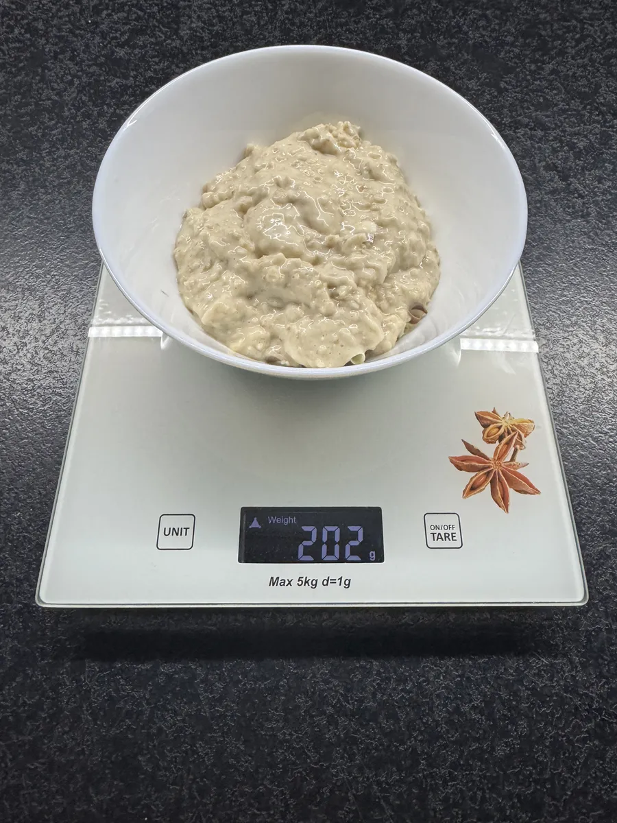 Owsianka z nugatem i orzechami, AfterFit, na wadze kuchennej: 202 g
