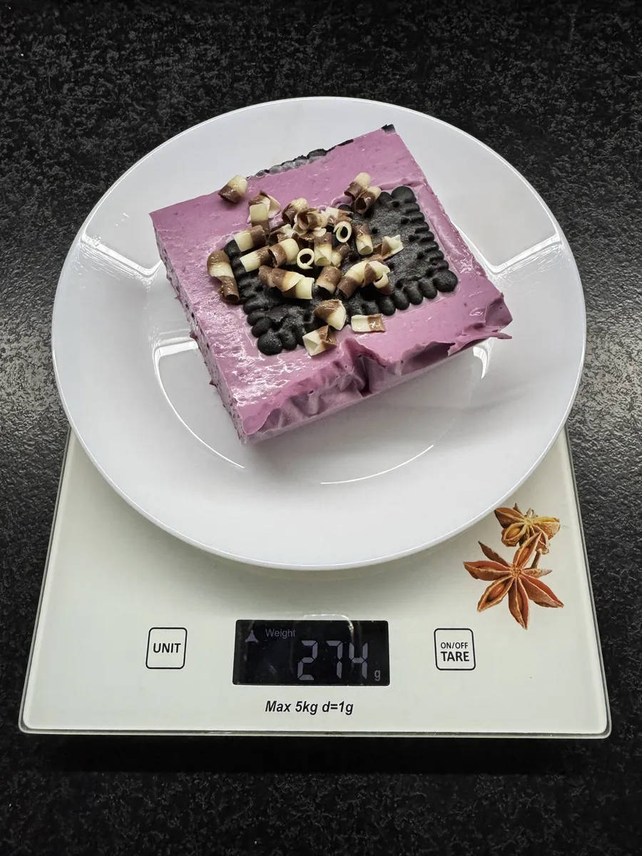 Porzeczkowy sernik na zimno, AfterFit, na wadze kuchennej: 274 g