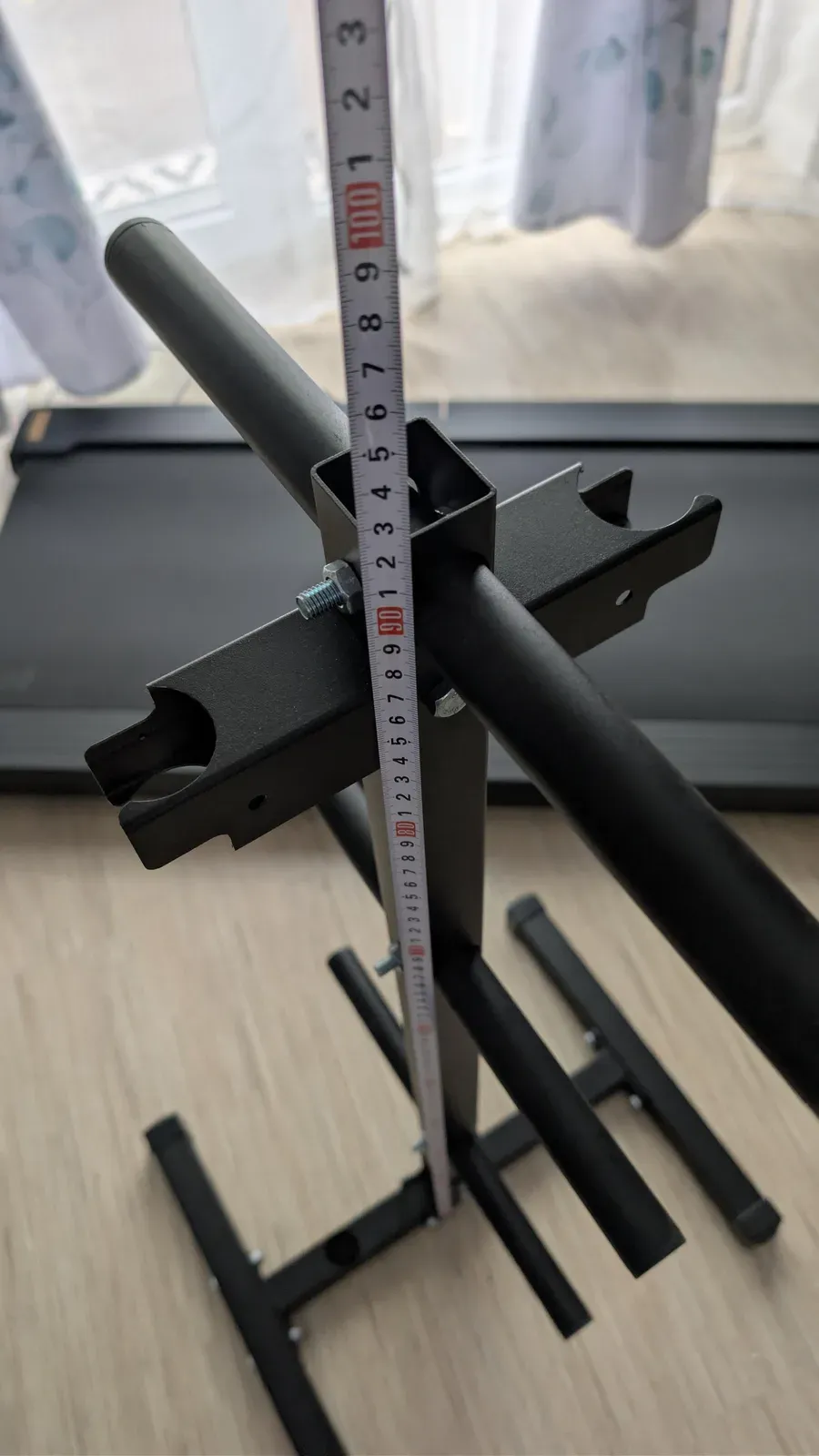 Elementy stojaka K-Sport KSH026 rozłożone przed montażem