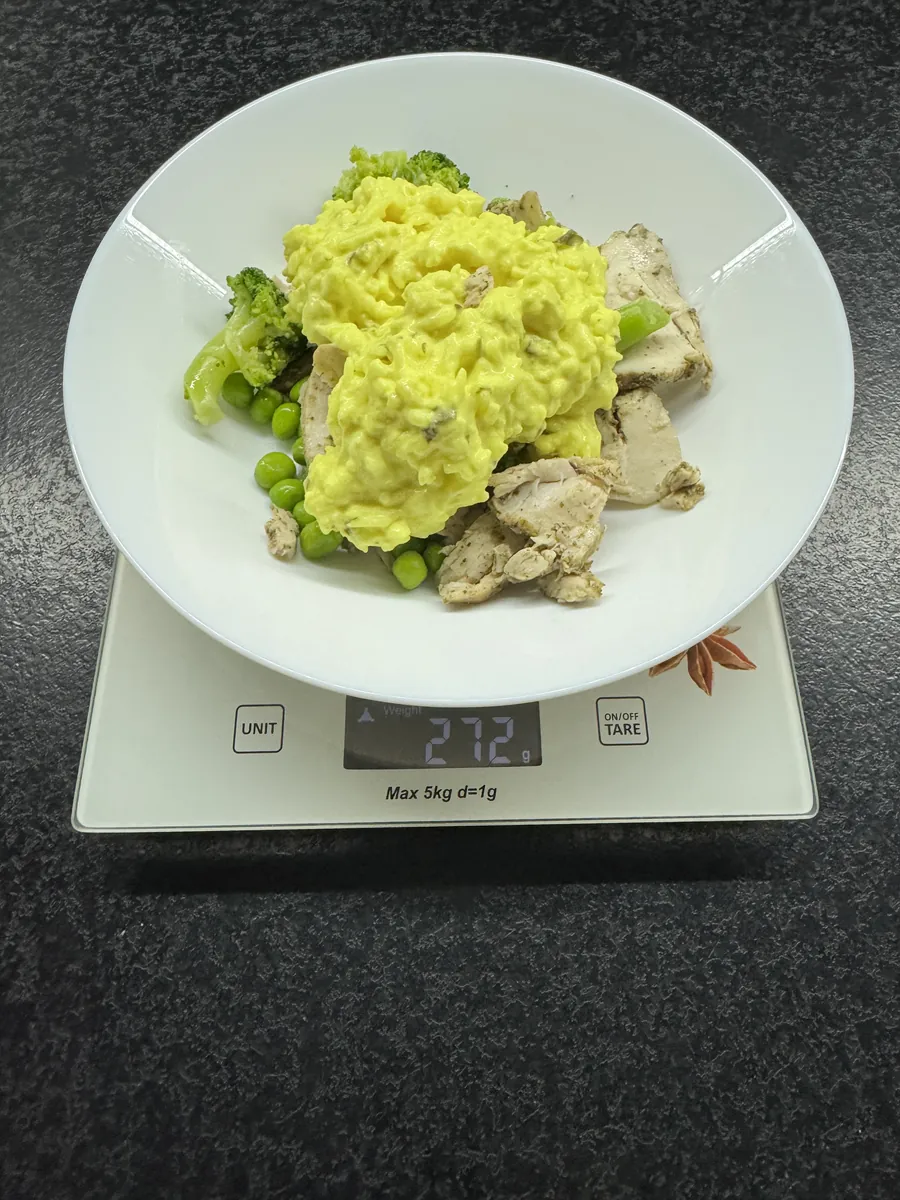 Risotto śmietanowo-cytrynowe z kurczakiem, brokułem i groszkiem, Kuchnia Vikinga, na wadze kuchennej: 272 g