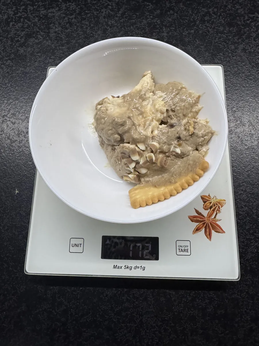 Deser banoffee z czekoladą, Robin Food, na wadze kuchennej: 172 g