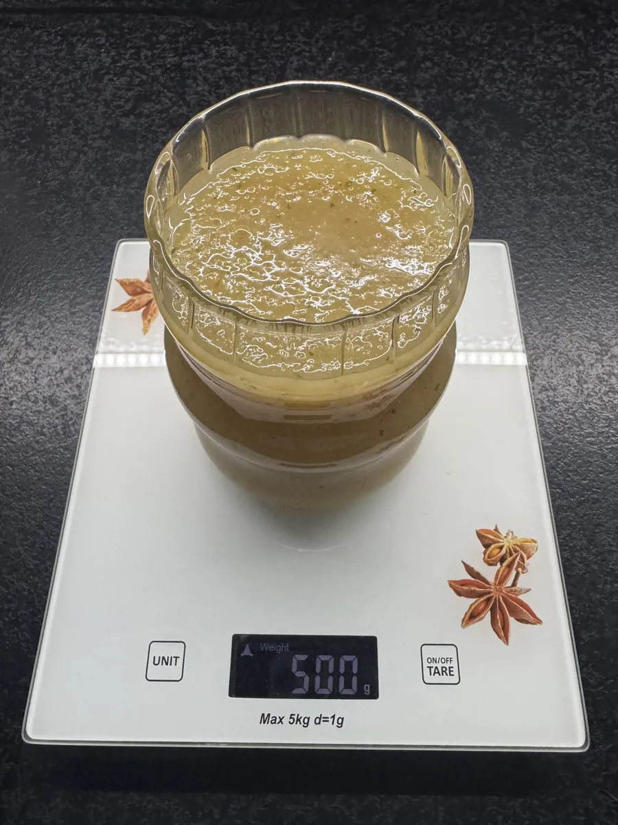 Koktajl z melona i gruszek z miętą, Robin Food, w szklance na wadze kuchennej: 500 g