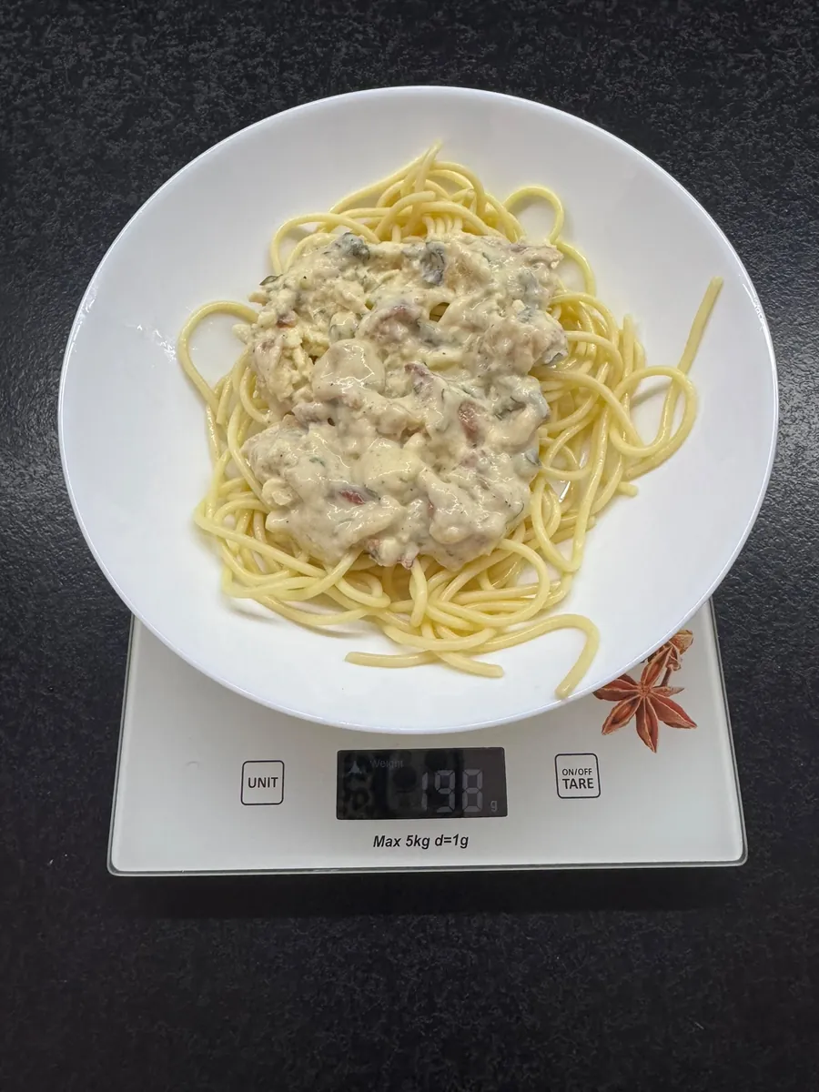 Spaghetti carbonara, Robin Food, na wadze kuchennej: 198 g