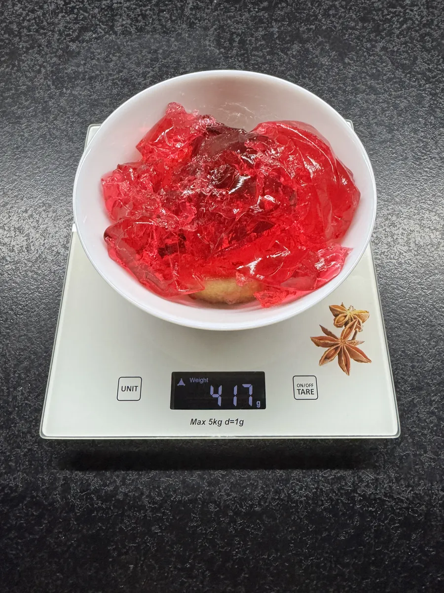Galaretka truskawkowa z owocami leśnymi, Tytka Fit, na wadze kuchennej: 417 g