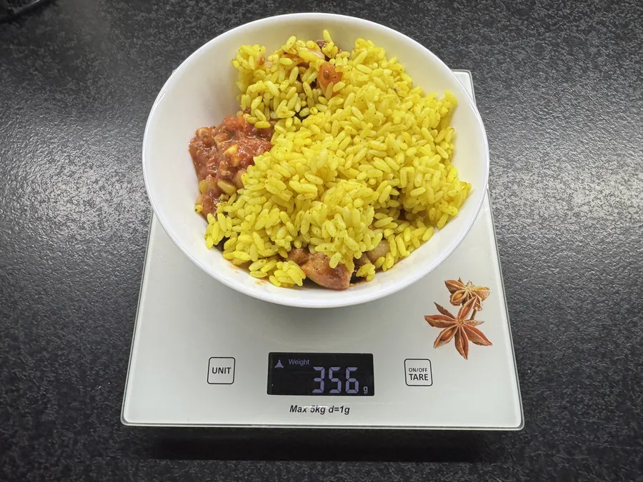 Kurczak po meksykańsku z aromatycznym ryżem, Tytka Fit, na wadze kuchennej: 356 g